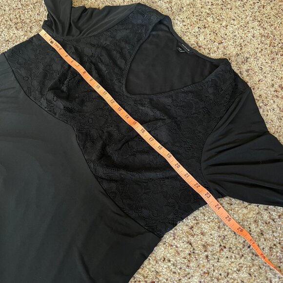 TORRID Black Lace V Neck Swing Top with 3/4  Sleeve Size 2 - Picture 5 of 8